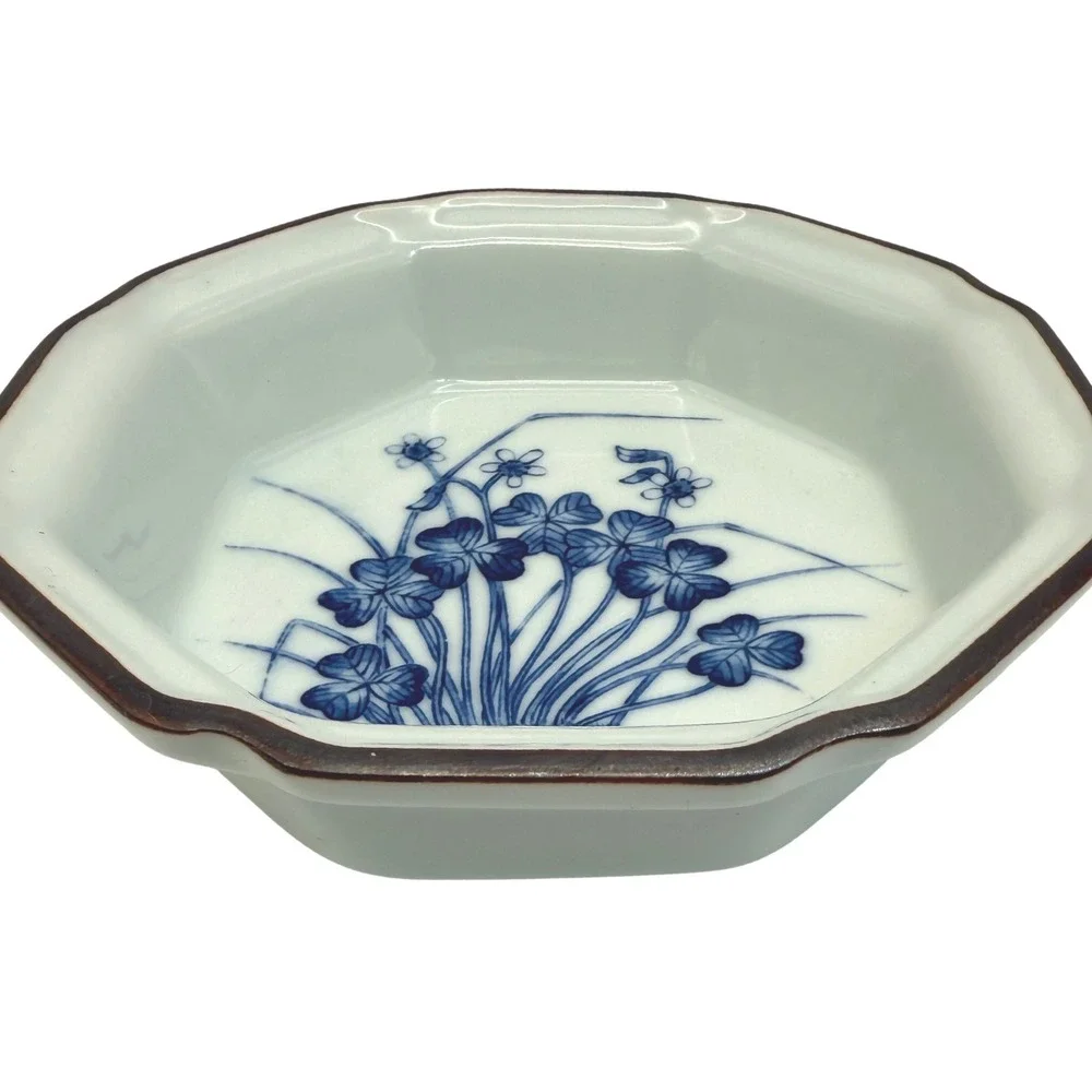 Japanese Kiyomizu-yaki Octagonal Bowl - Signed Tōraku (Morisato) - Blue‎ & White